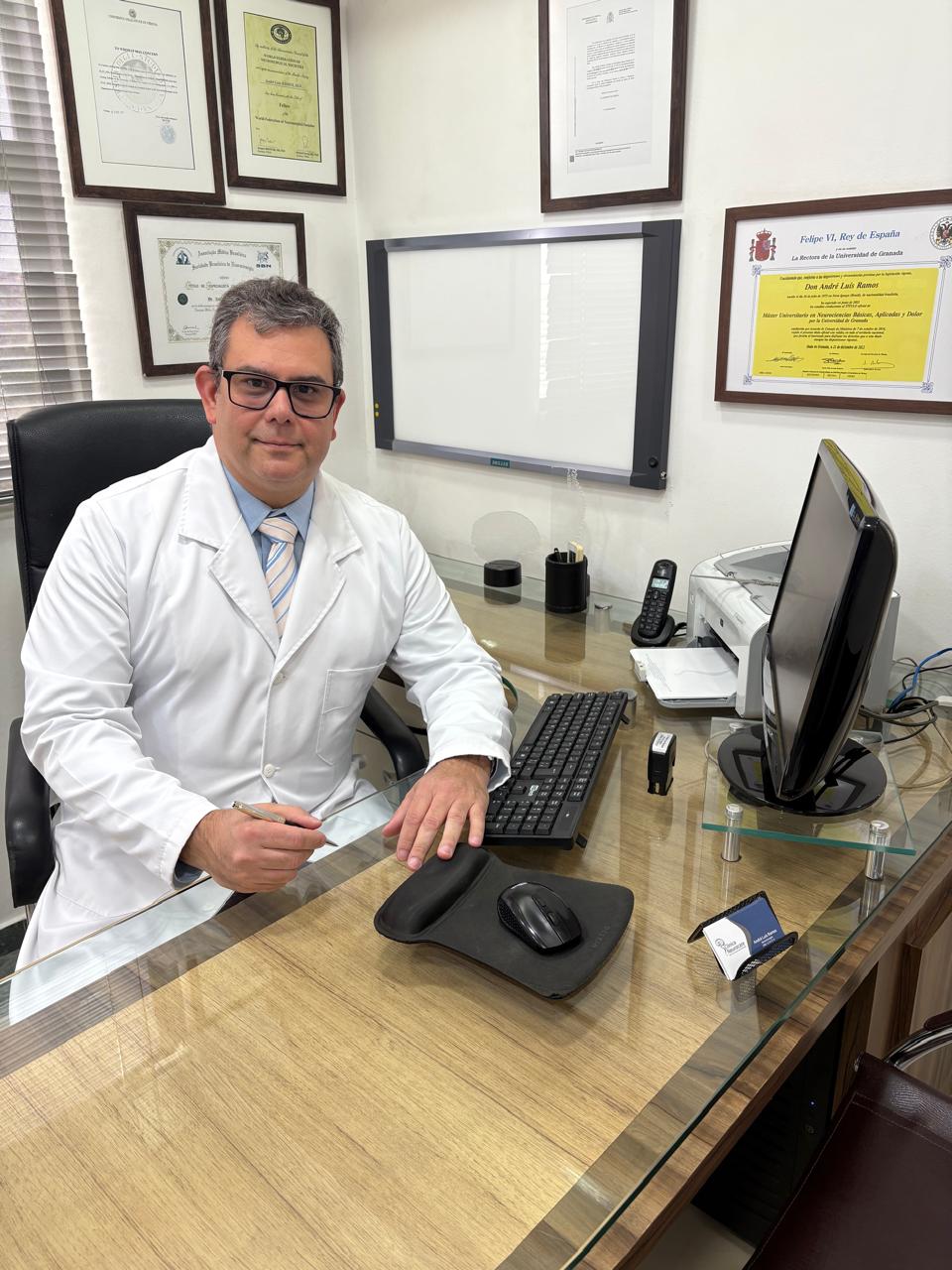 Dr. André Ramos em cirurgia